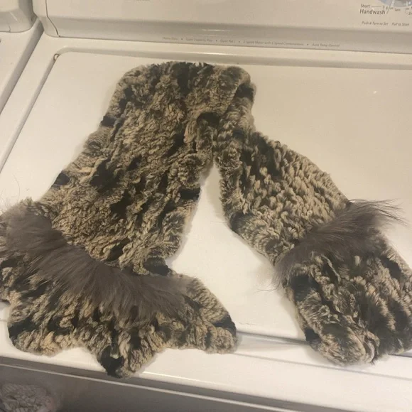 NWOT BELLE FARE pull-through fur scarf - Picture 3 of 6